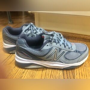 New Balance Women’s Gray/Blue Sneakers Sz 6